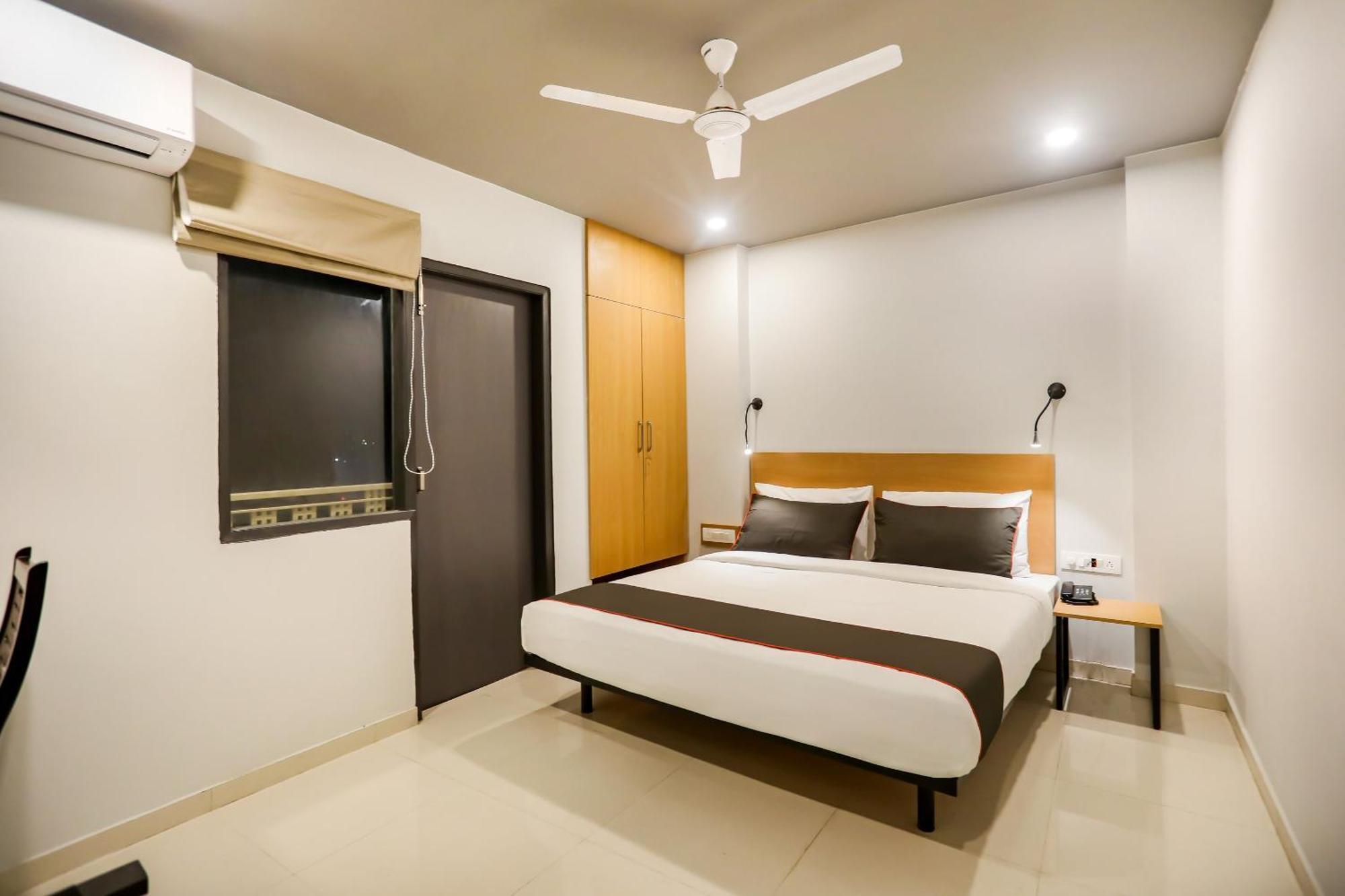 Super Collection O Le Noida Hotel Near Sector 76 Metro Station 外观 照片